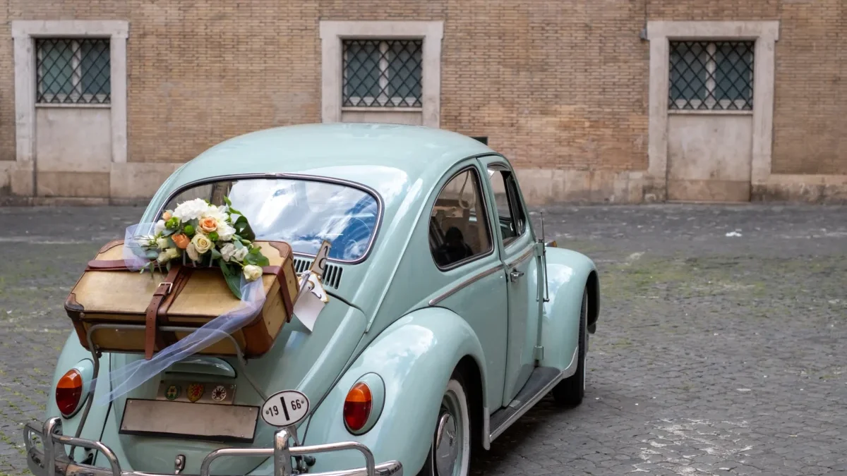Staré auto na svatbě