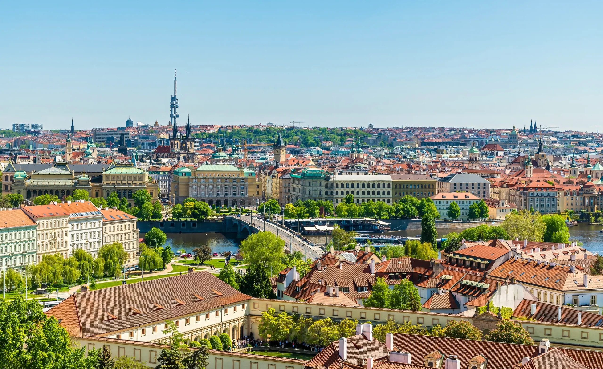 shutterstock_2645680751 | TVGURU.cz Praha