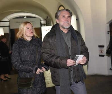 Aleš Procházka se svoji ženou na premiéře neznámého filmu