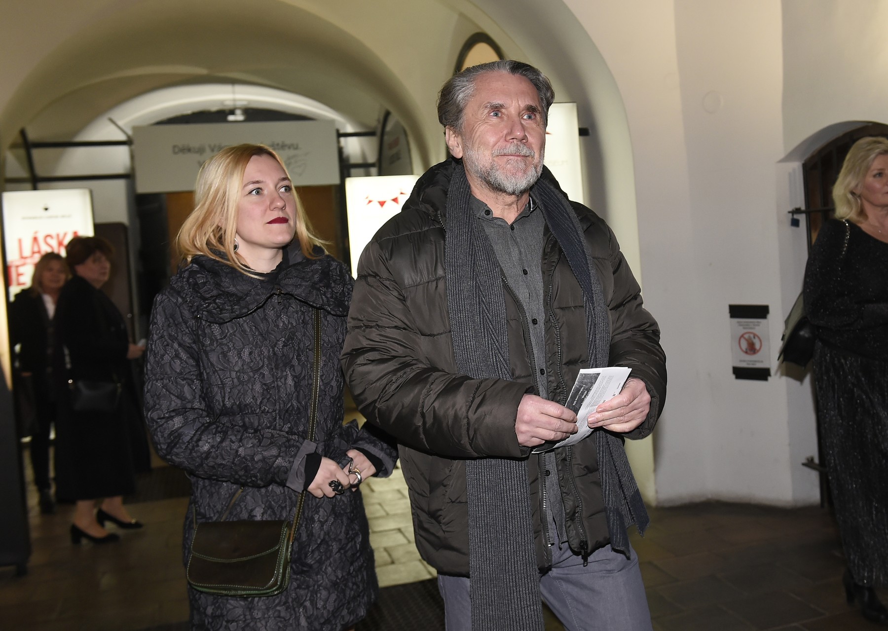 Aleš Procházka se svoji ženou na premiéře neznámého filmu