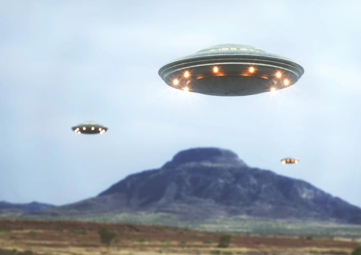 Je Franta skutečně mimozemšťan? Zdroj: Shutterstrock | TVGURU.cz UFO nad horou
