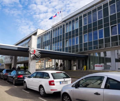 pohled na budovu České televize na Kavčích Horách v Praze