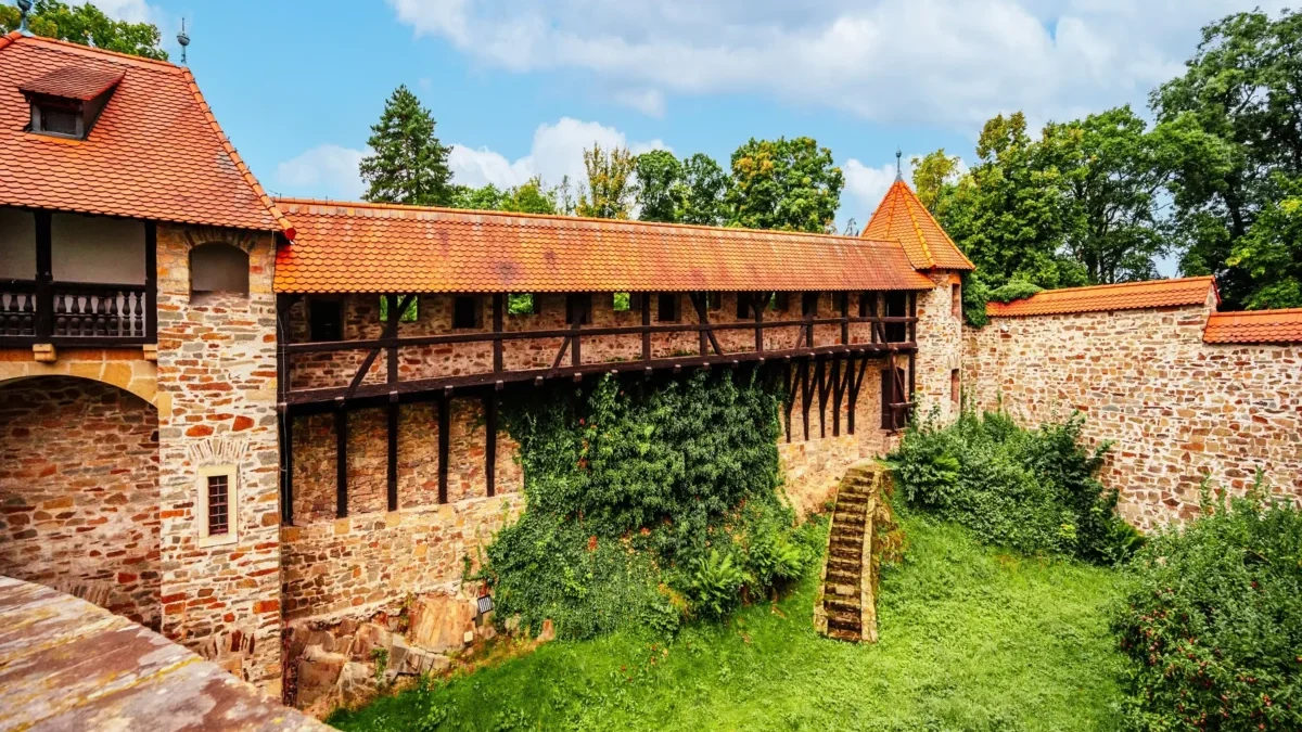 nádvoří hradu Bouzov na Moravě