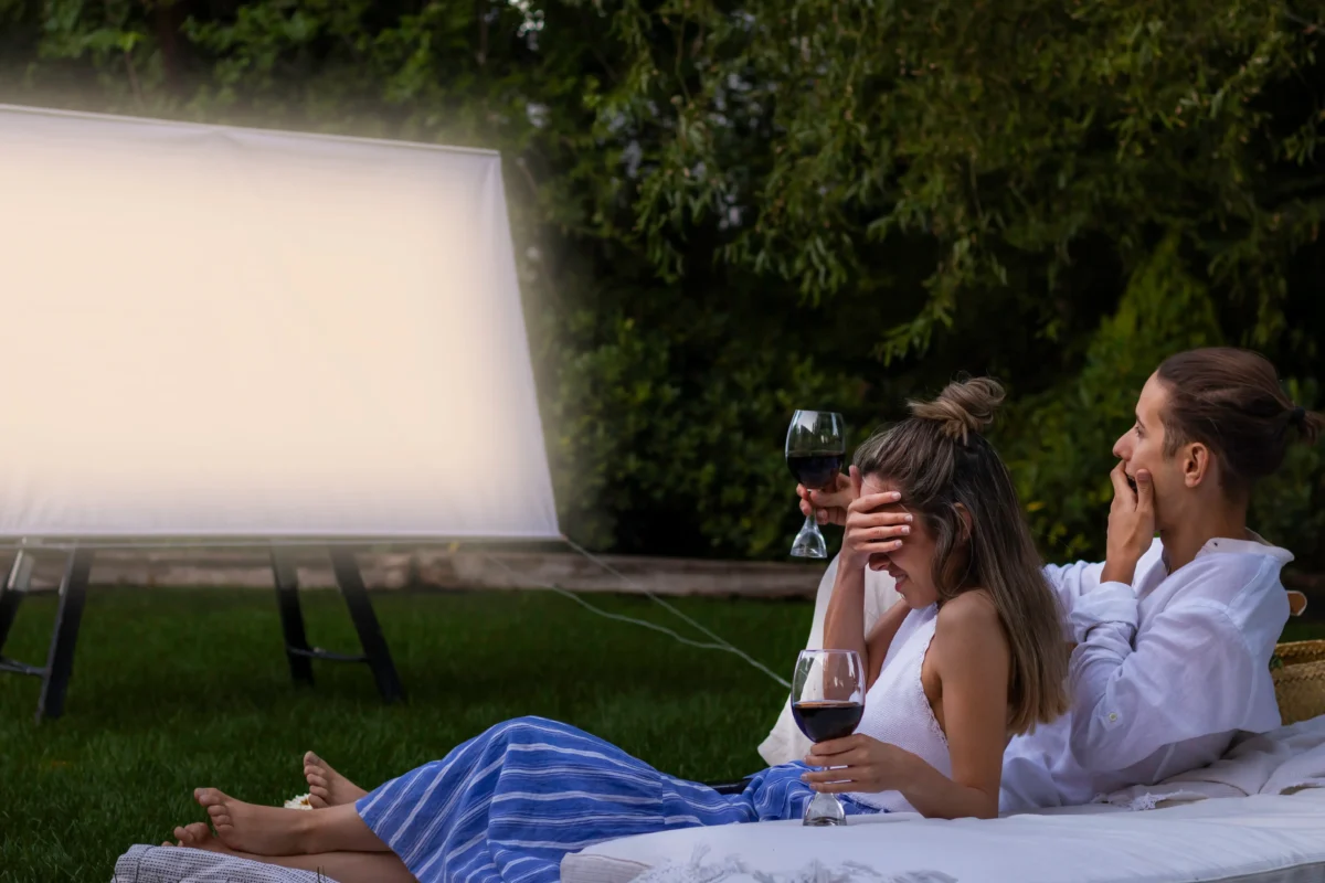 shutterstock_2179690187 | TVGURU.cz filmové plátno