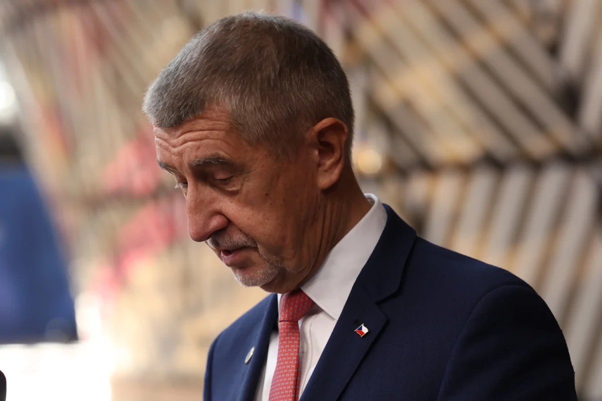 shutterstock_2814838695-2 | TVGURU.cz Andrej Babiš se tváří zachmuřeně.