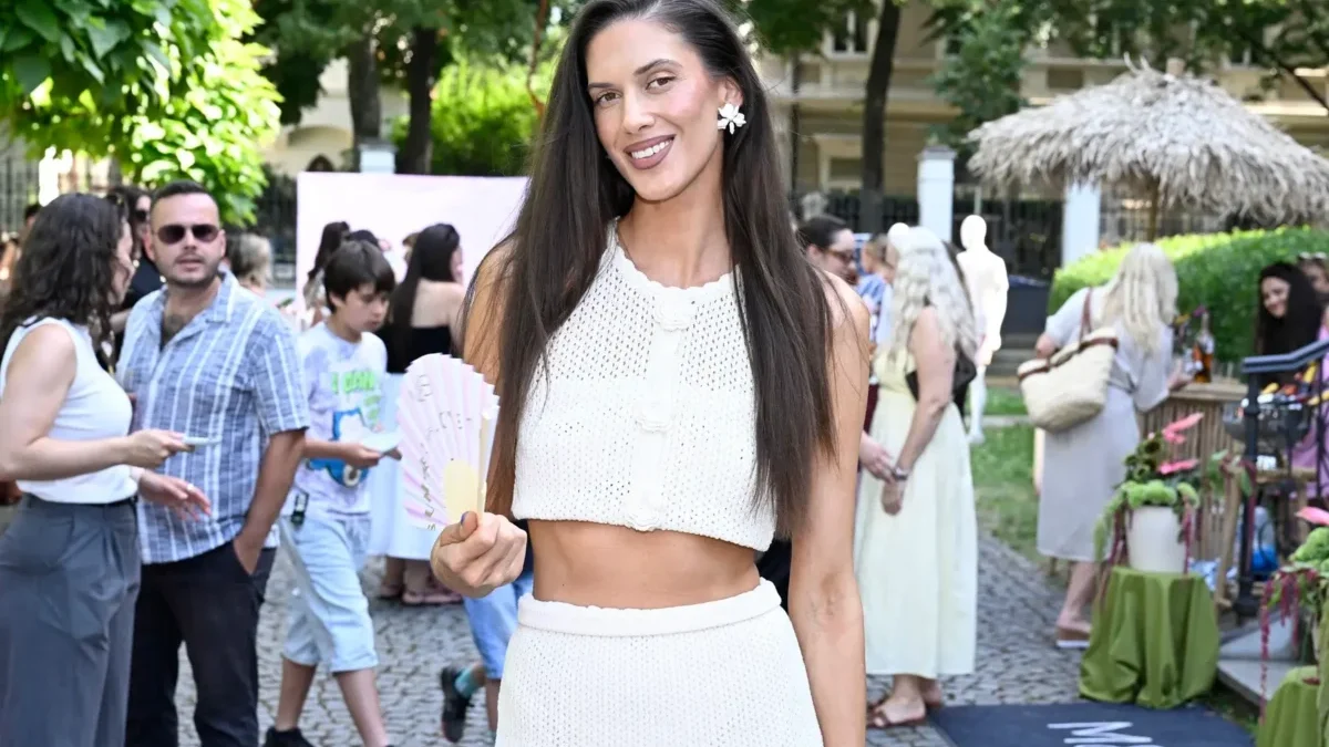 Aneta Vignerová pózuje.