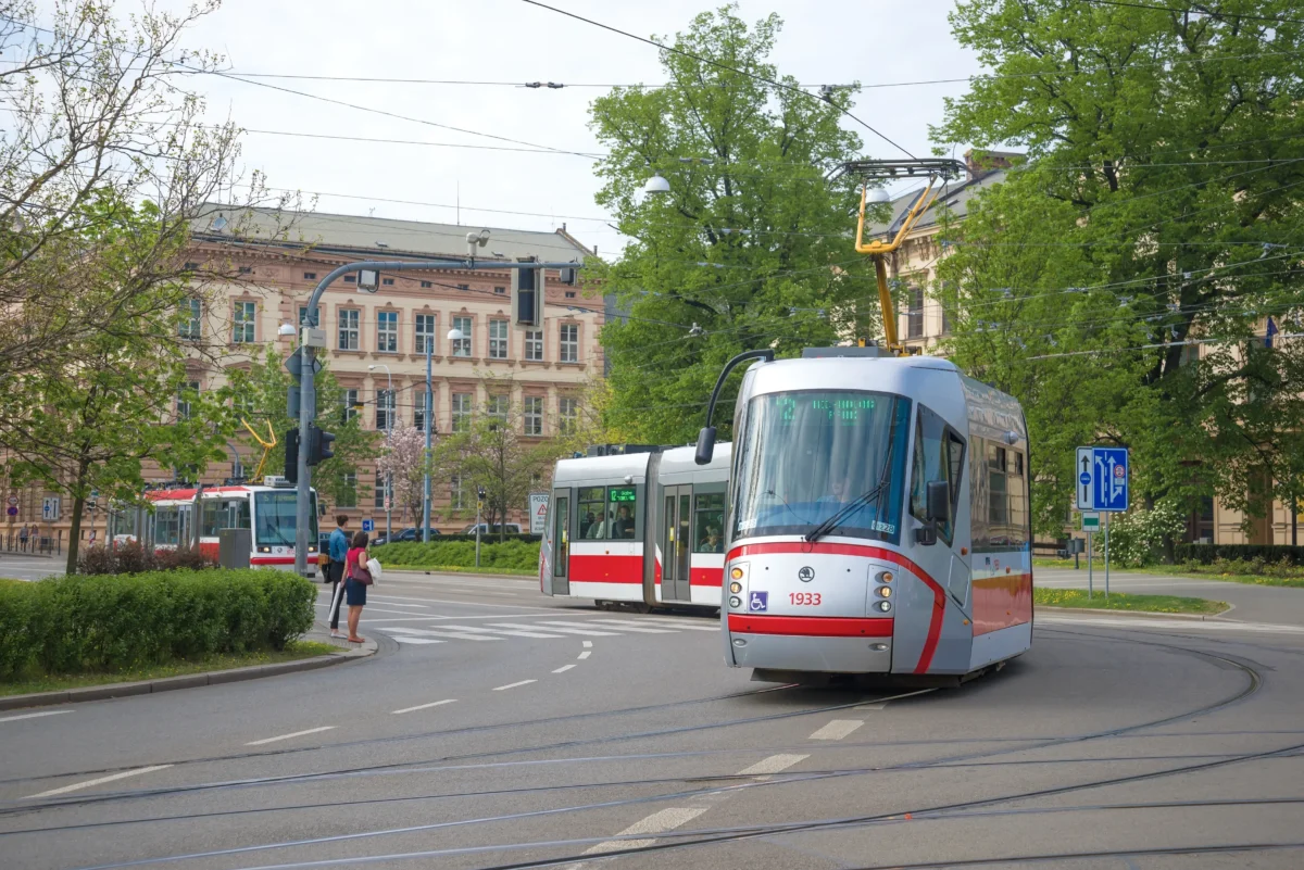 shutterstock_1620619417-2 | TVGURU.cz Tramvaj jedoucí Brnem