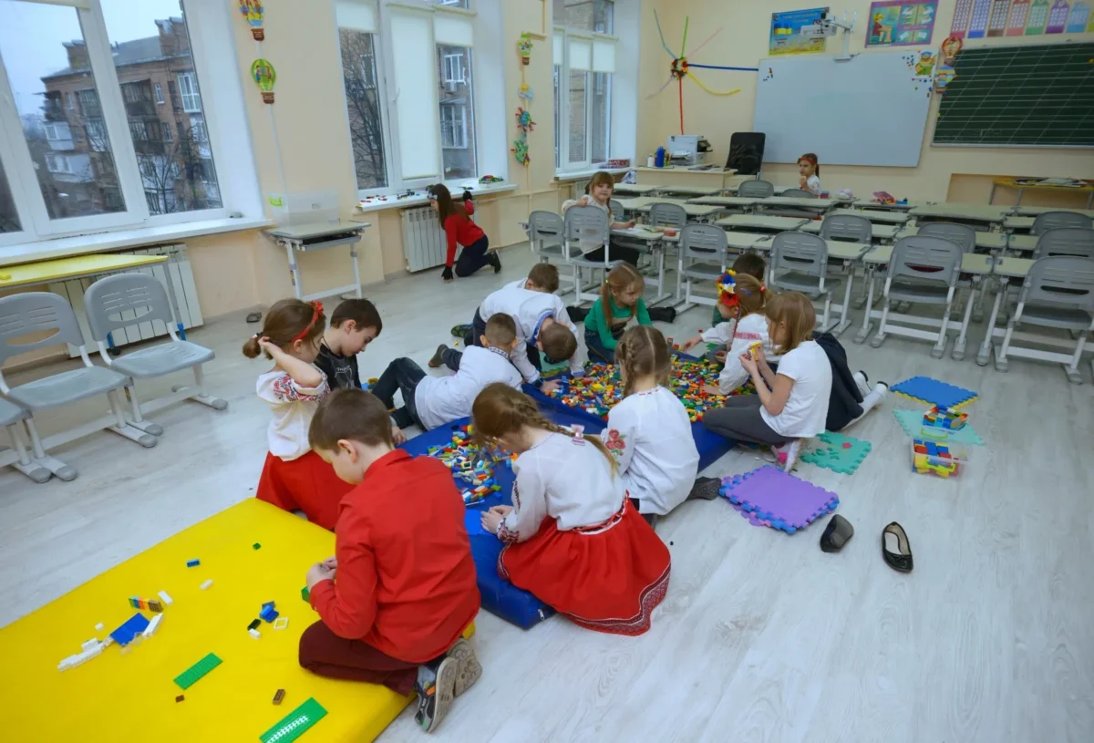 děti si hrají ve školní družině