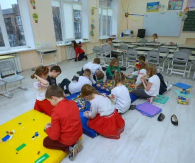 děti si hrají ve školní družině