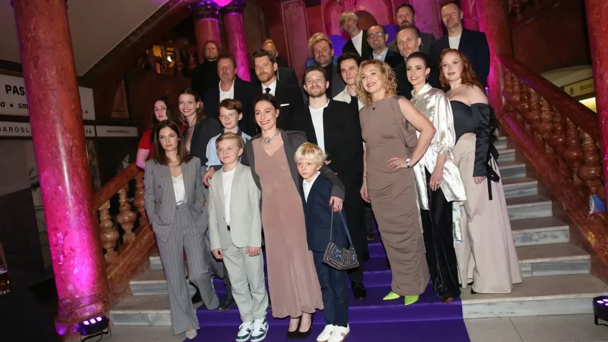 herci seriálu Studna na premiéře