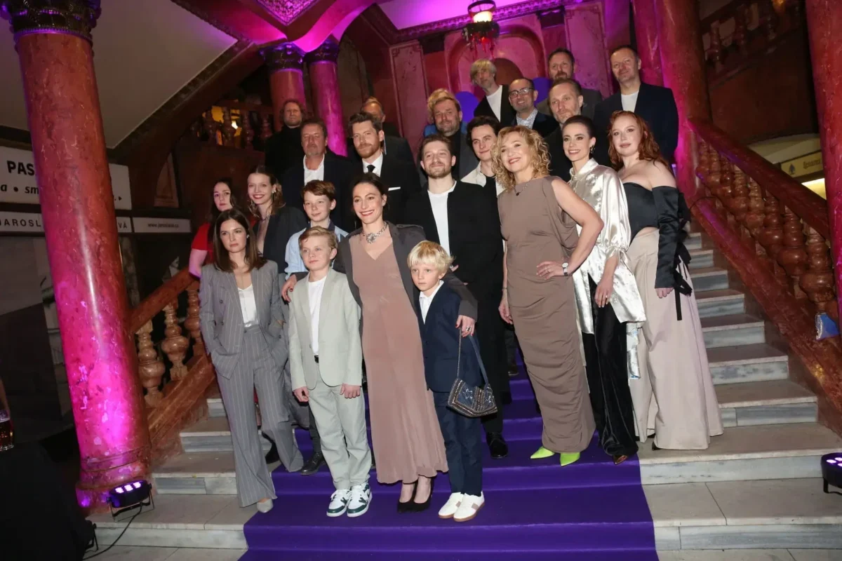 herci seriálu Studna na premiéře