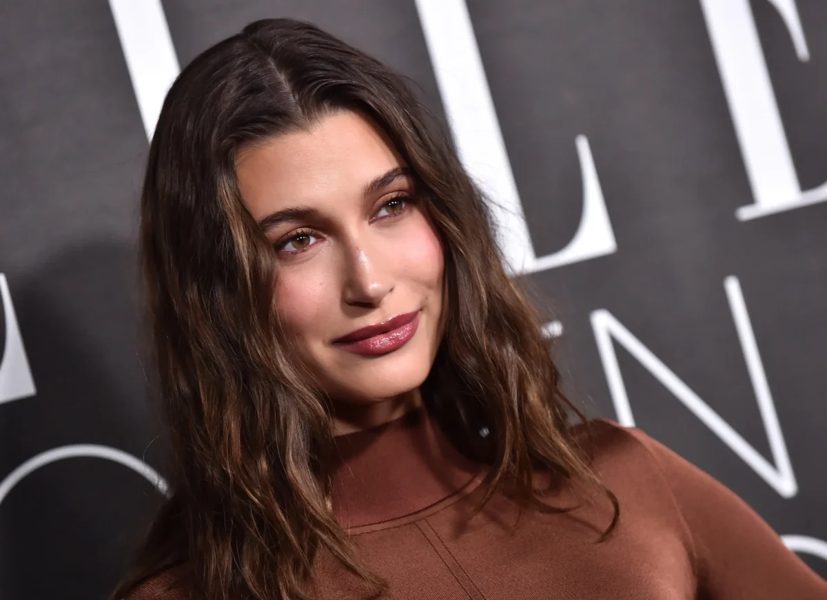 Stylem princezny se inspirovala i manželka Justina Biebera. Zdroj: Shutterstock | TVGURU.cz Žena s hnědými vlasy