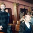 Pavel Koutecký stojí v uličce.