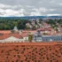 Pohled na střechy domů