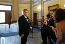 Filip Turek odpovídá na otázky novinářů.