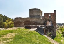 průčelí hradu Krakovec- bez střechy