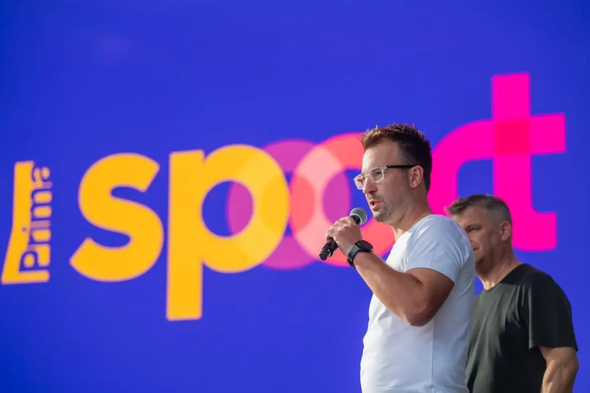 muž s mikrofonem