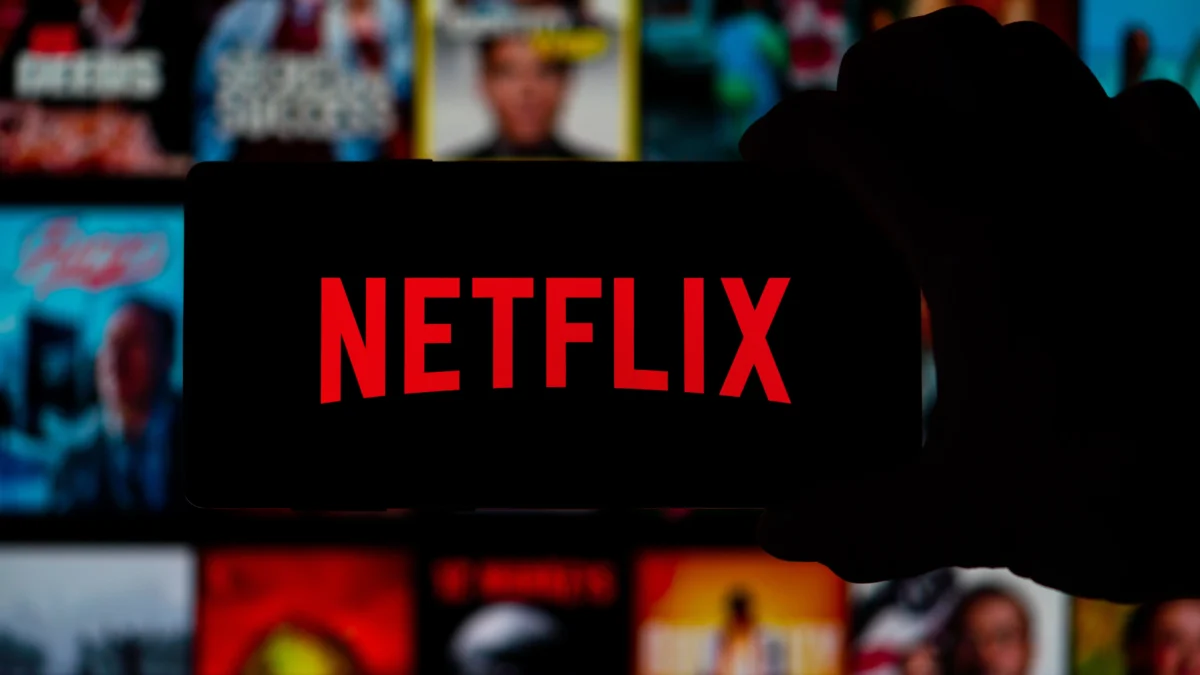 Logo Netflixu na mobilu