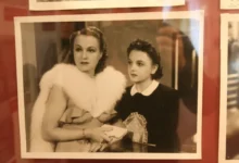 stará fotografie Adiny Mandlové s kolegyní