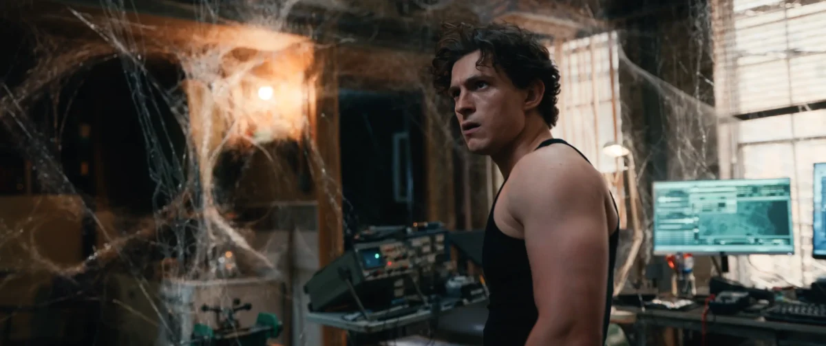 LRN1020_TRL_comp_SPI_v00191355 | TVGURU.cz Tom Holland v akční scéně ze Spider-Mana