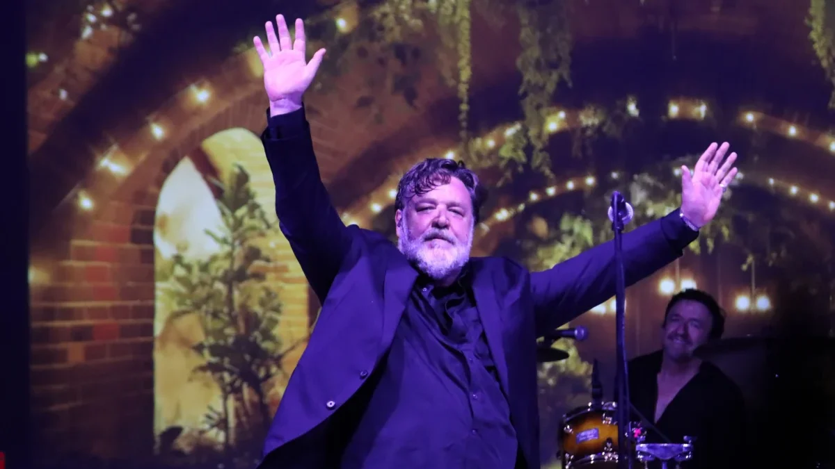 Russell Crowe’s Indoor Garden Party