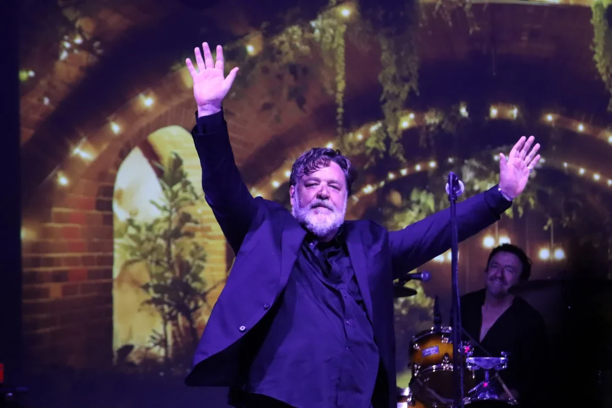 Russell Crowe’s Indoor Garden Party