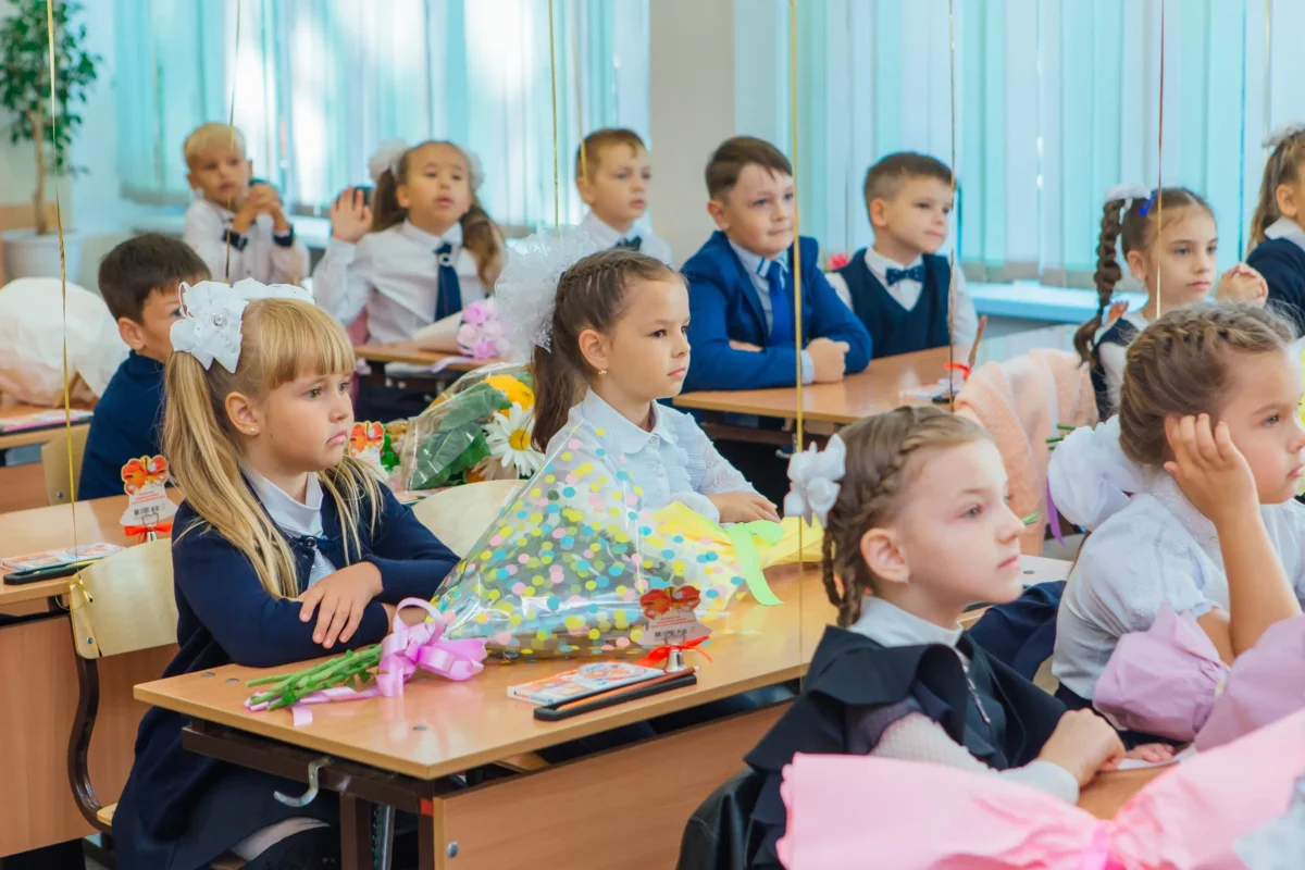 shutterstock_2195621133 1 | TVGURU.cz První třída plná dětí