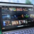 pohled na notebook se steamovací platformou Disney+