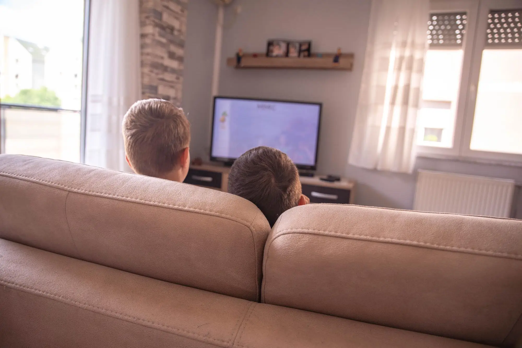 I děti se někdy dívají. A ty jsou hodně vnímavé... | TVGURU.cz I děti se někdy dívají. A ty jsou hodně vnímavé...