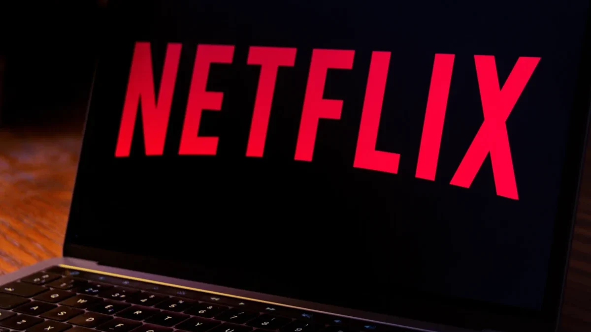 Nápis Netflix na notebooku