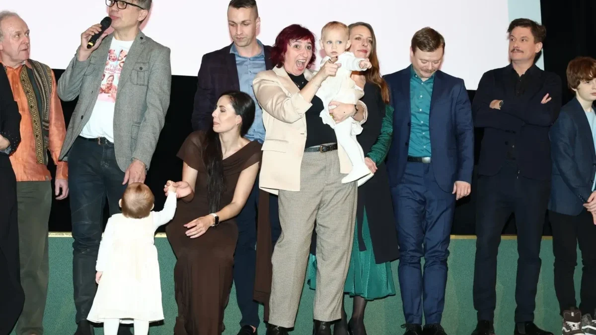 herci filmu přání k narozeninám: křtiny