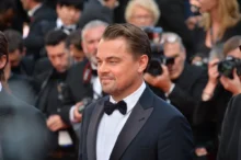 Leonardo DiCaprio při focení při galavečeru