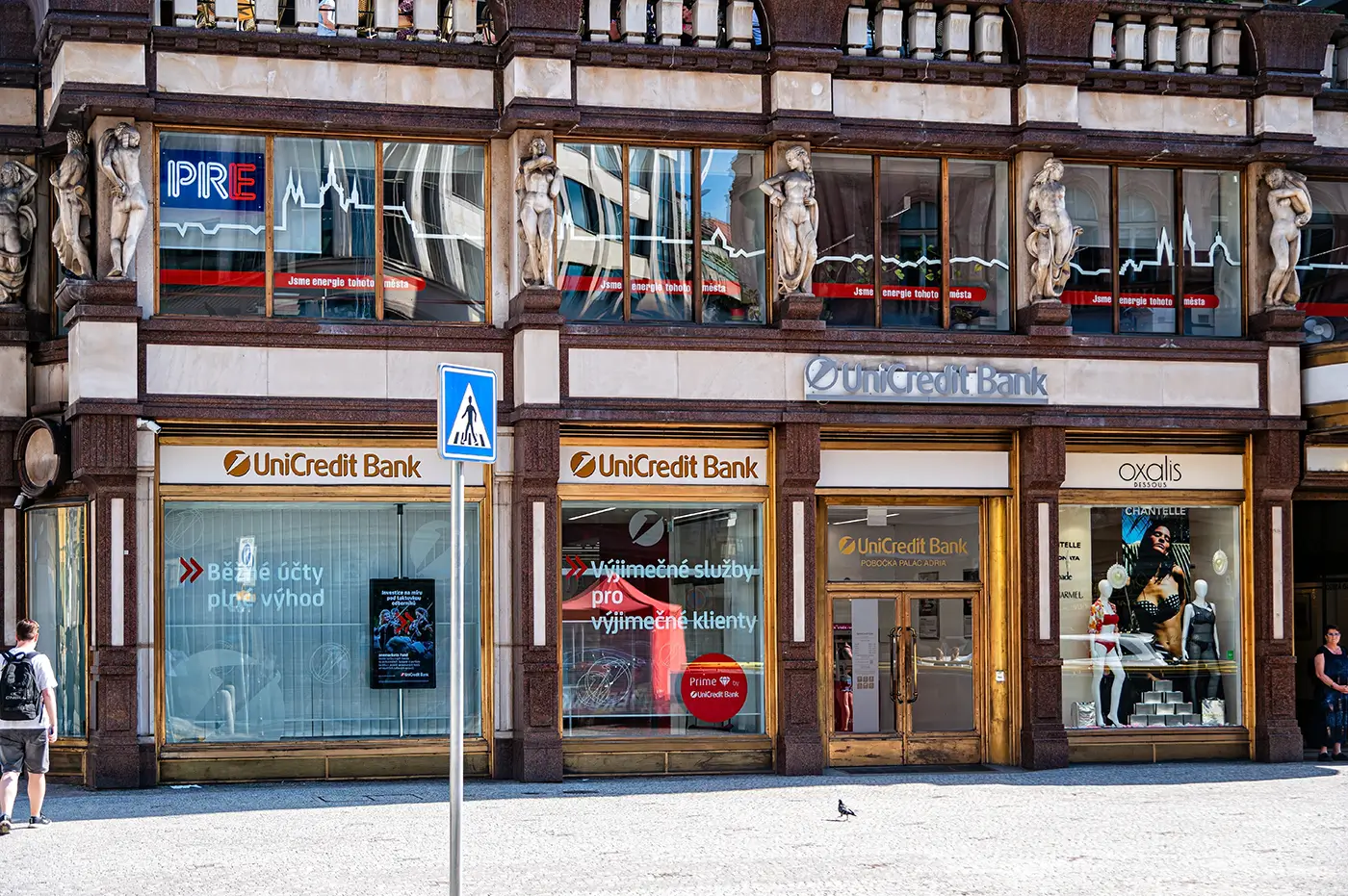 shutterstock_2820189613 | TVGURU.cz Fotografie banky, která se nachází v centru Prahy