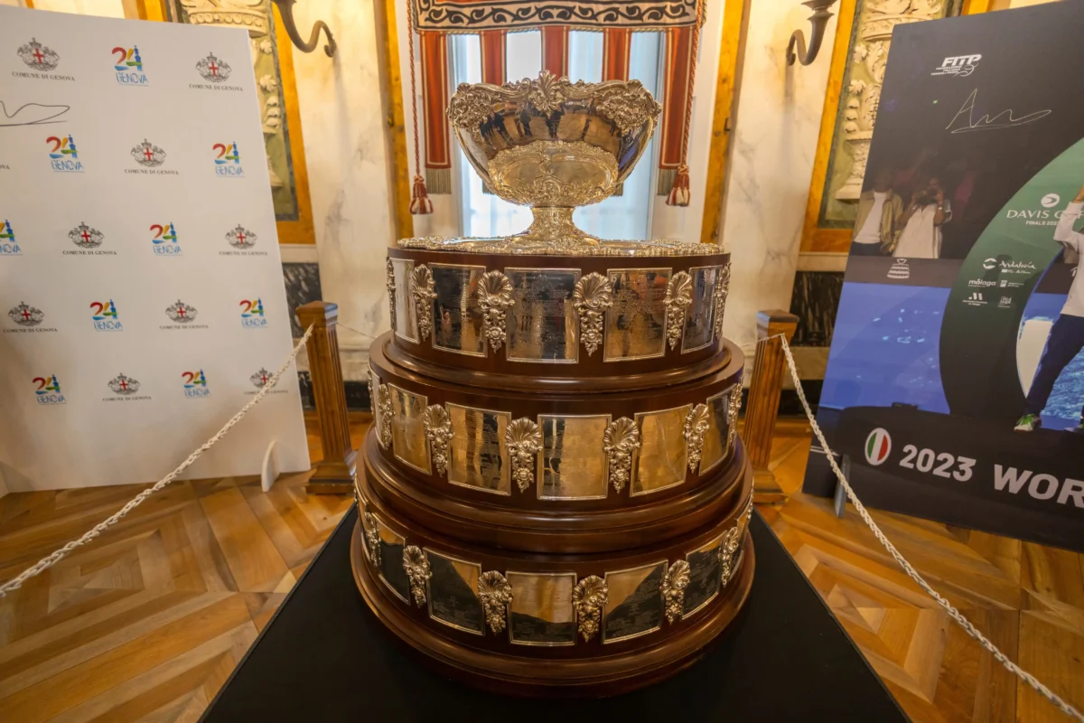 Čeští tenisté v minulosti Davis Cup vyhráli dvakrát. Zdroj: Shutterstock | TVGURU.cz Pohár Davis Cup