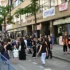budova českého rozhlasu a před ní protesty