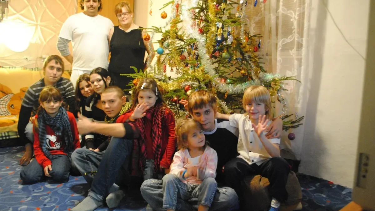 Rodina u vánočního stolu
