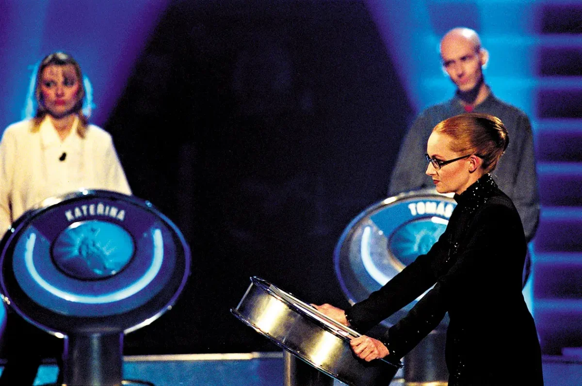 Zuzana Slavíková moderuje televizní soutěž.