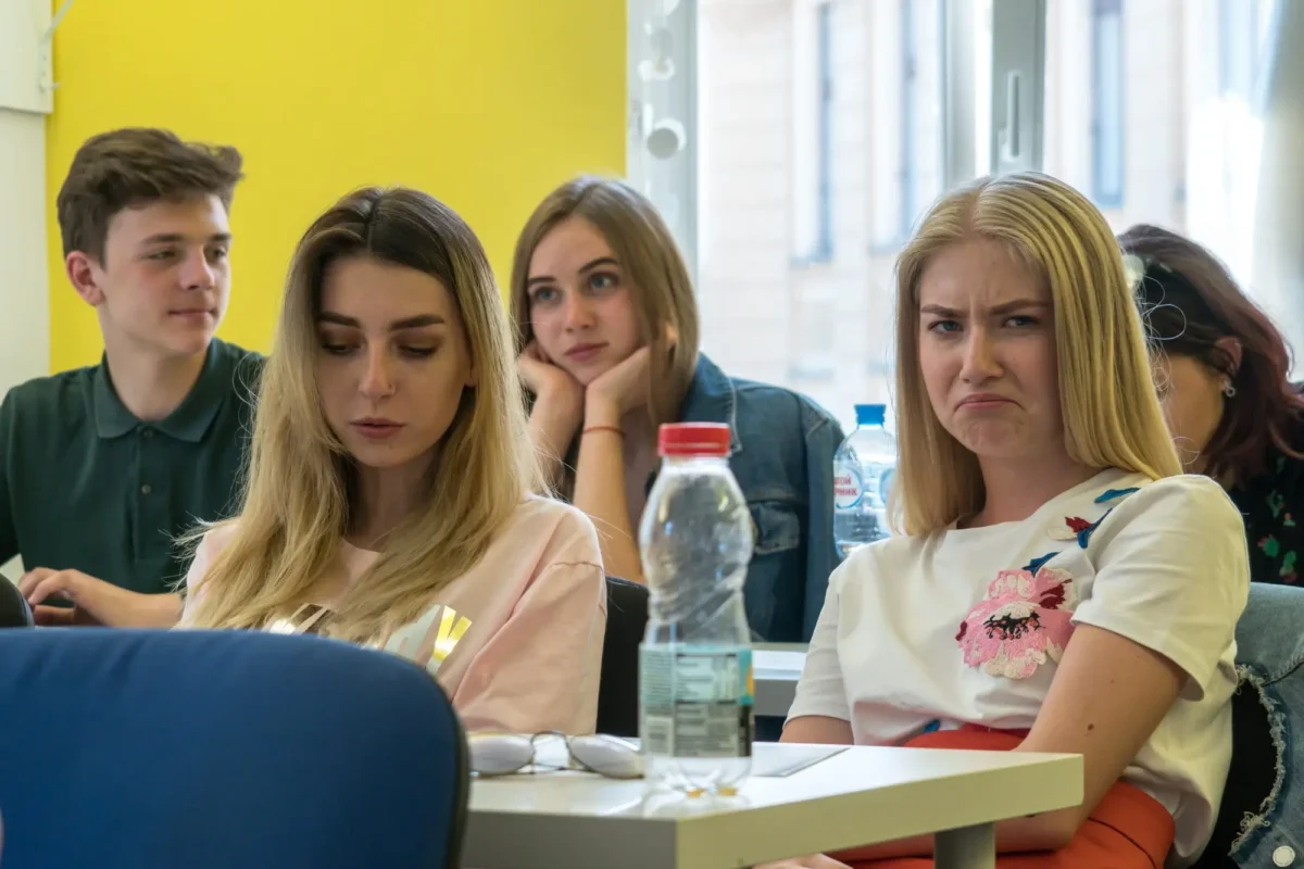 studenti ve třídě