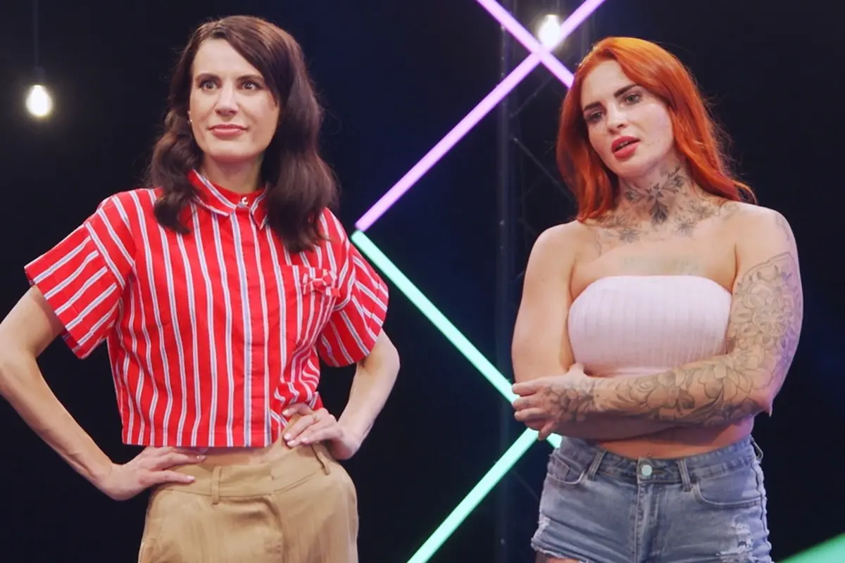 Moderátorka Monika Timková a účastnice první řady Naked Attraction, zdroj: FTV Prima | TVGURU.cz Moderátorka Monika Timková a účastnice první řady Naked Attraction