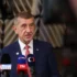 Andrej Babiš mluví do mikrofonu.