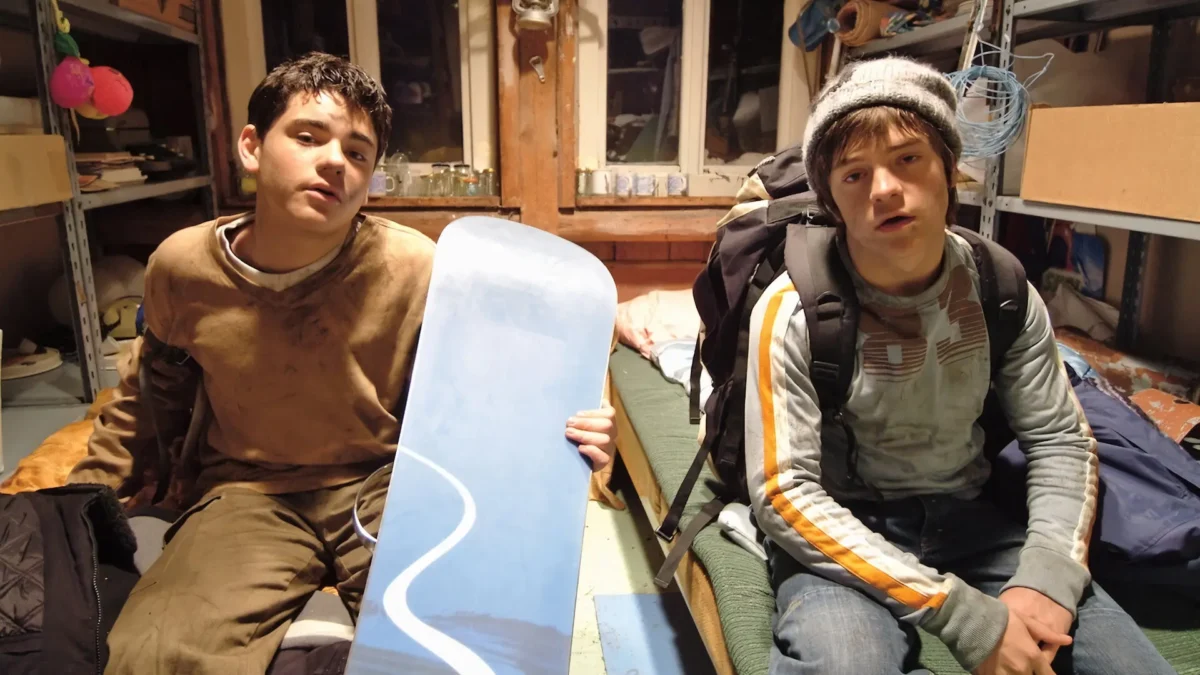 Vojtěch Kotek a Jiří Mádl ve filmu Snowboarďáci, zdroj: ČSFD | TVGURU.cz Vojtěch Kotek a Jiří Mádl ve filmu Snowboarďáci