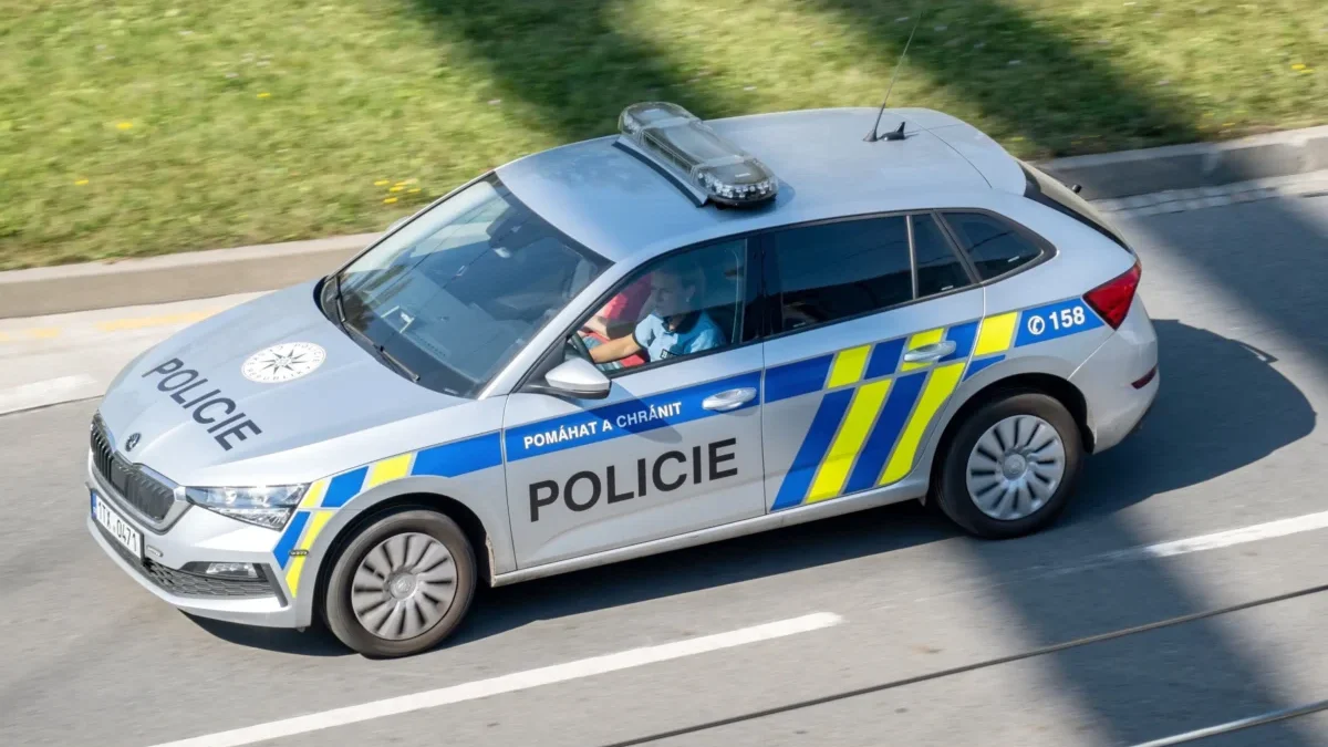 Policejní auto na silnici