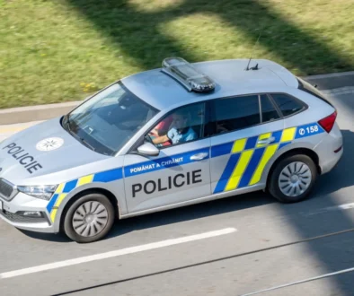 Policejní auto na silnici