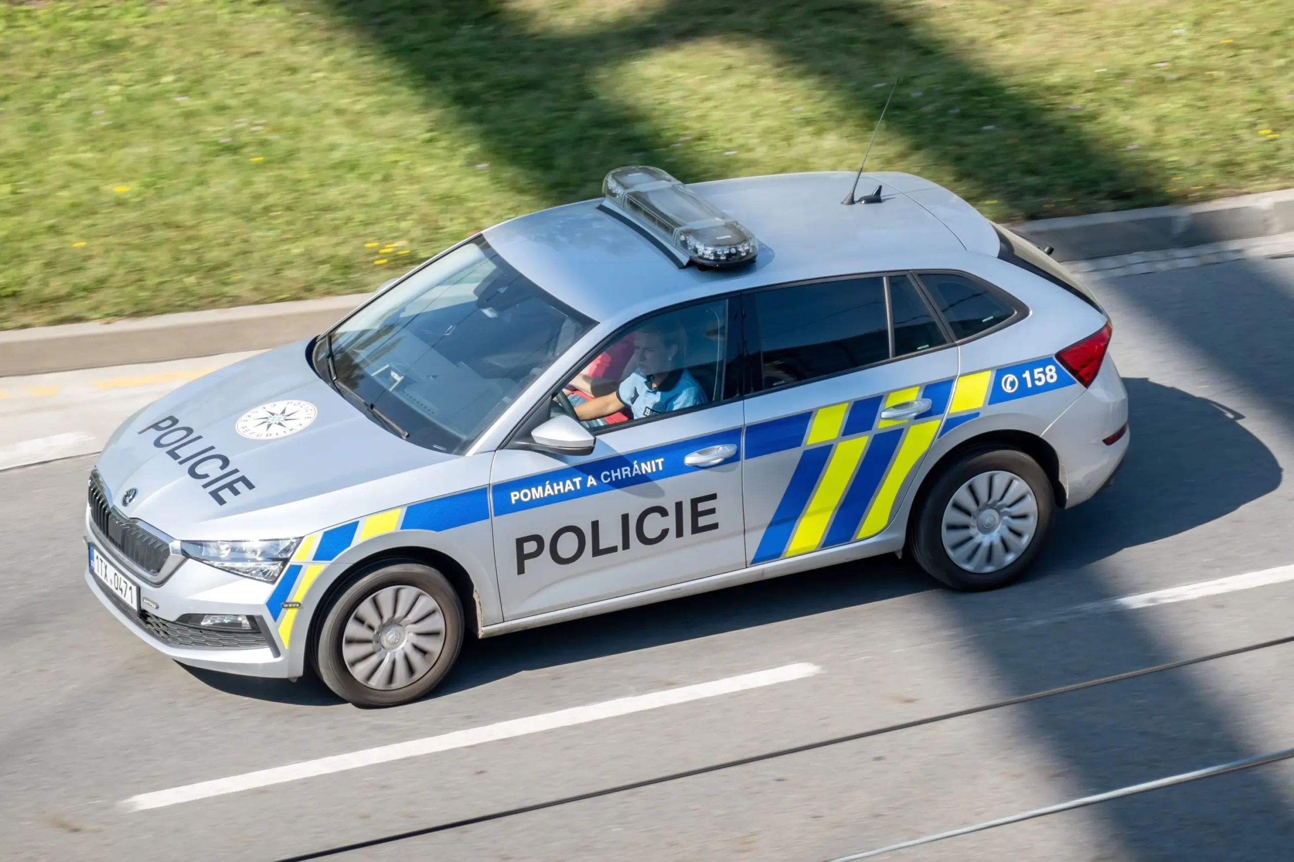 Policejní auto na silnici