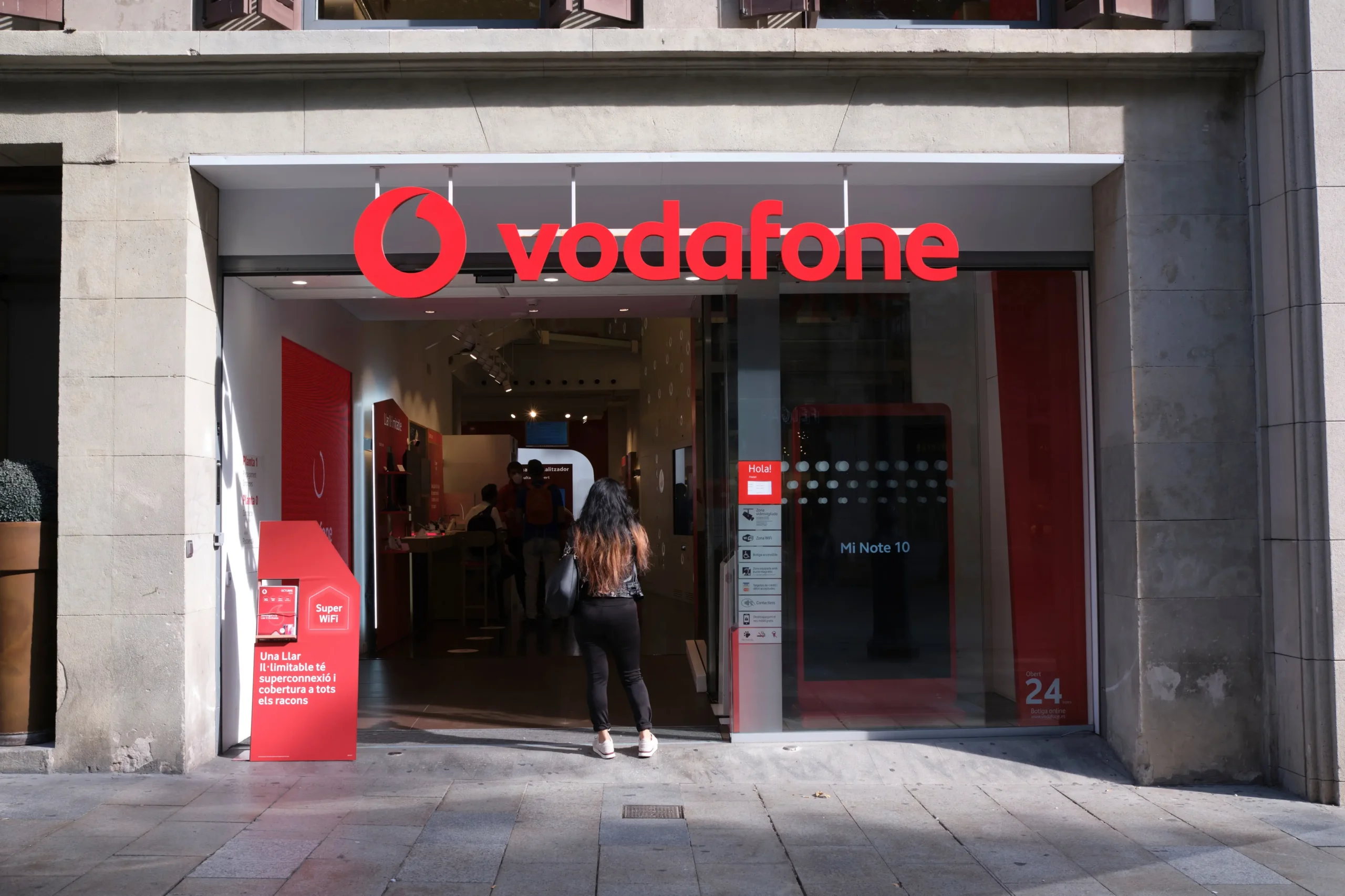shutterstock_1842796525-2 | TVGURU.cz Prodejna Vodafone