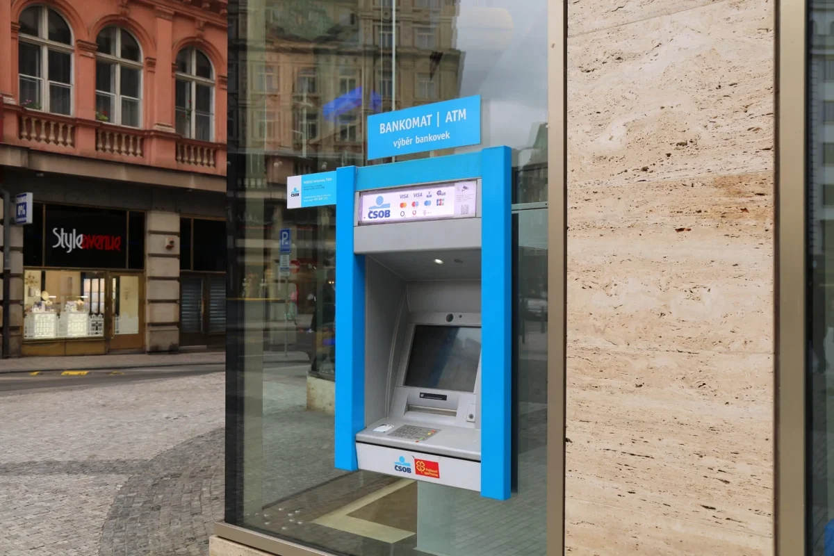 modrý bankomat