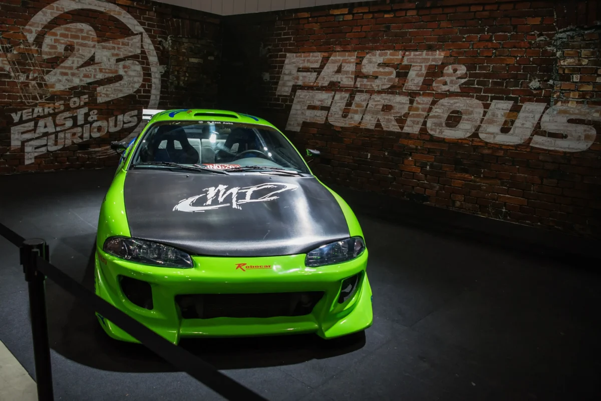 shutterstock_2771255483 1 | TVGURU.cz Závodní auto