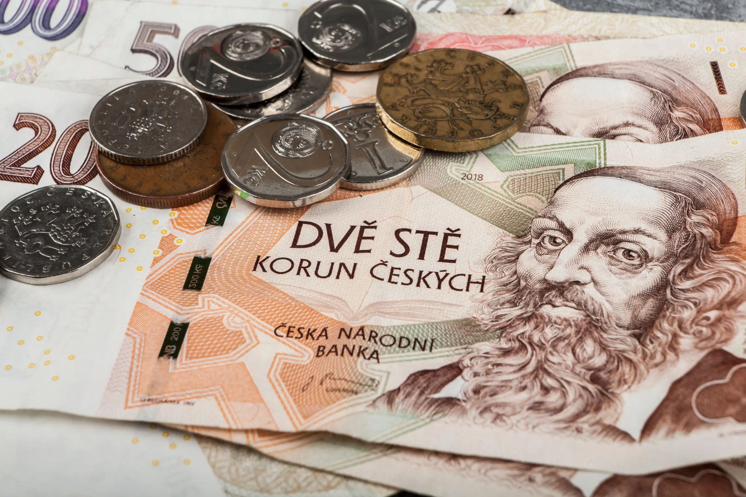 shutterstock_2810571639-2 | TVGURU.cz České bankovky a mince