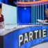 Andrej Babiš a Terezie Tománková sedí za pultem.