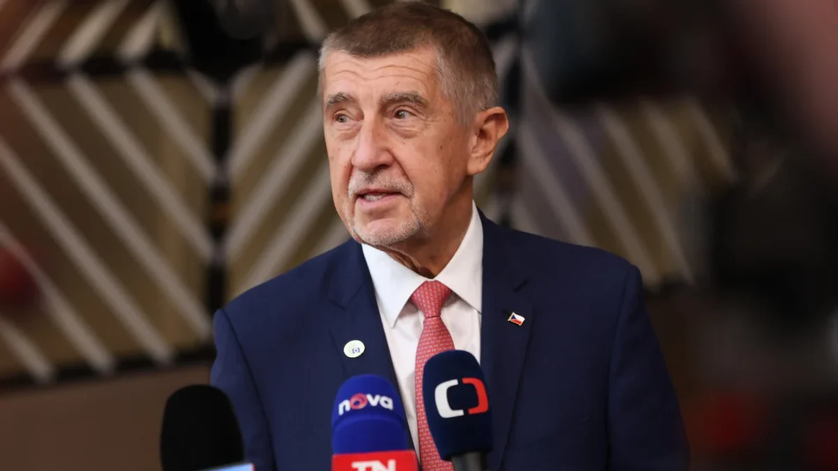 Andrej Babiš v obleku